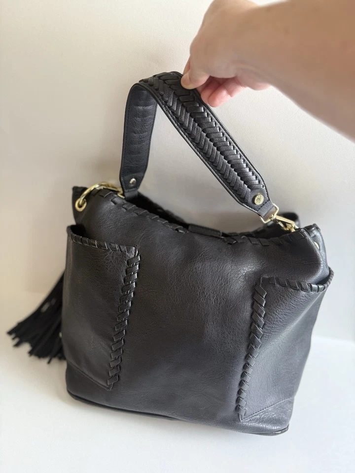 Bolso de Hombro Steve Madden Cuero Negro Sammy Bucket Herrajes Dorados Foto 2 de 4