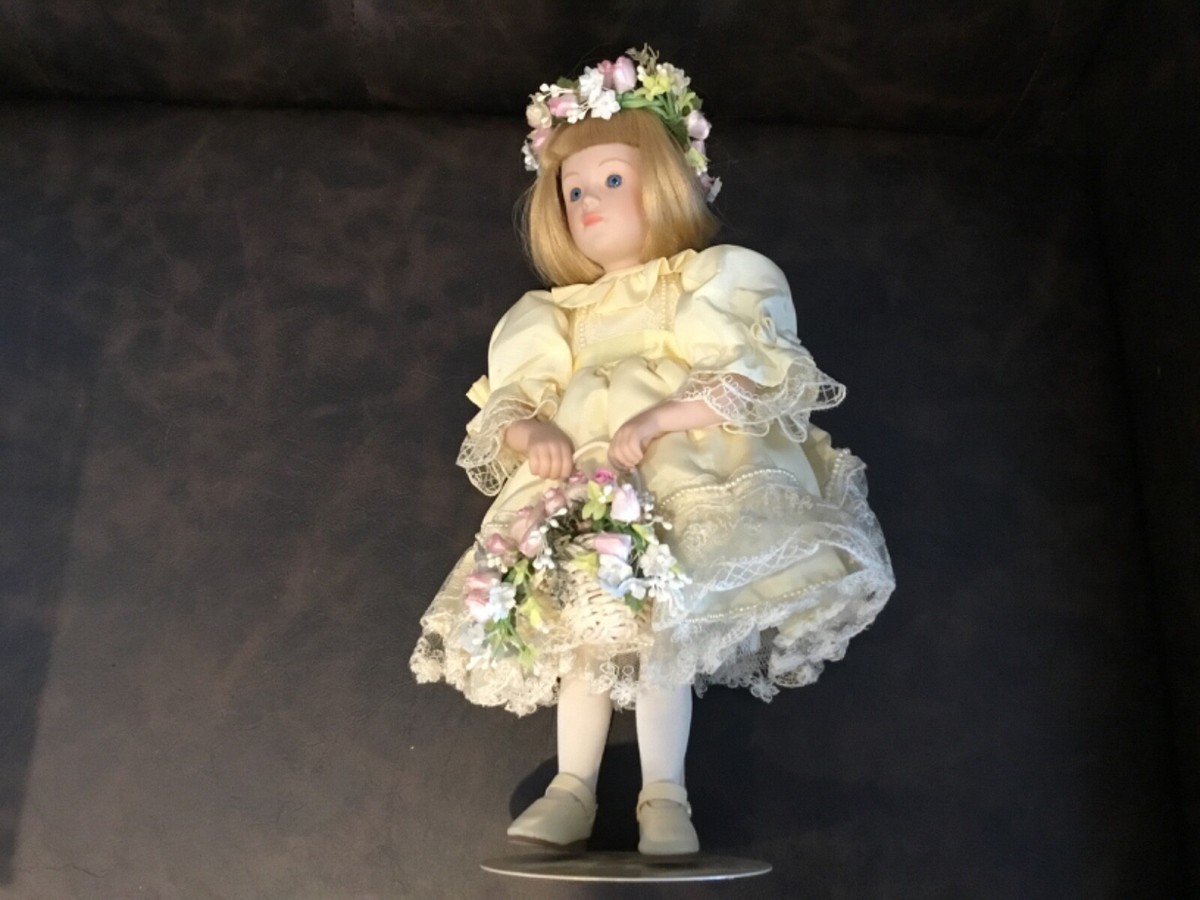 PORCELAIN PRINCESS DIANA'S FLOWER GIRL DOLL IN YELLOW ♡ THE
