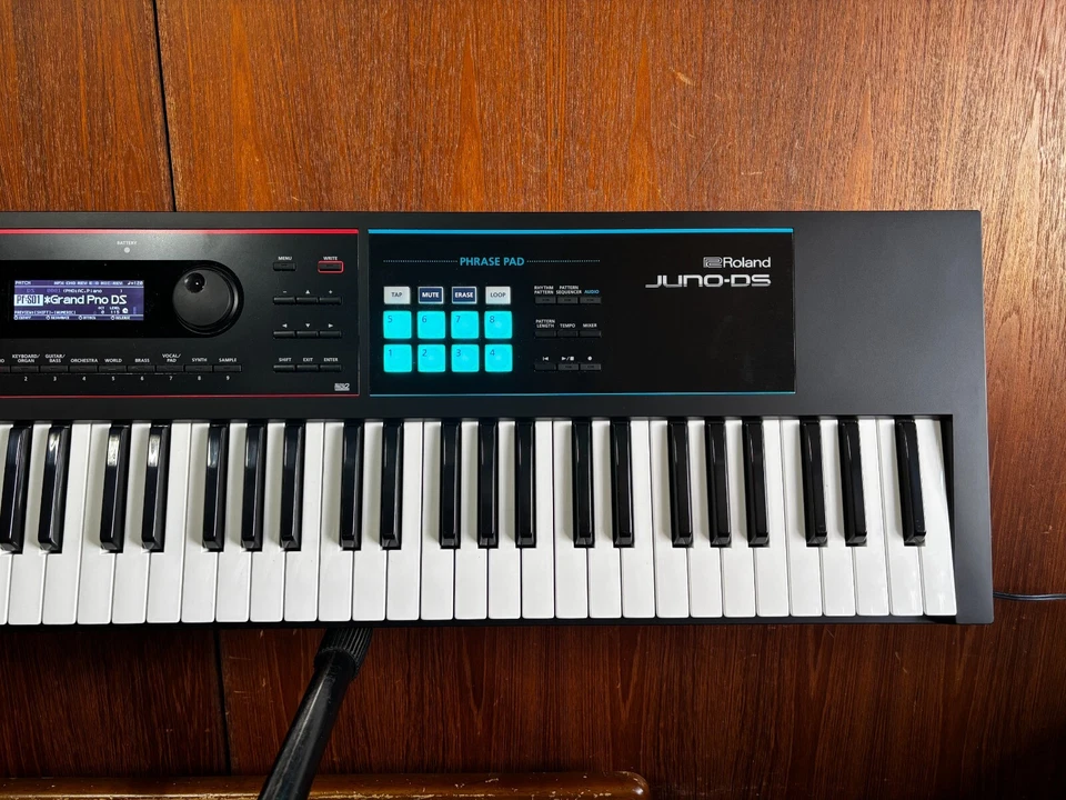 Roland JUNO-DS 76 76-key Synthesizer w/ gig bag - Image 3 of 4