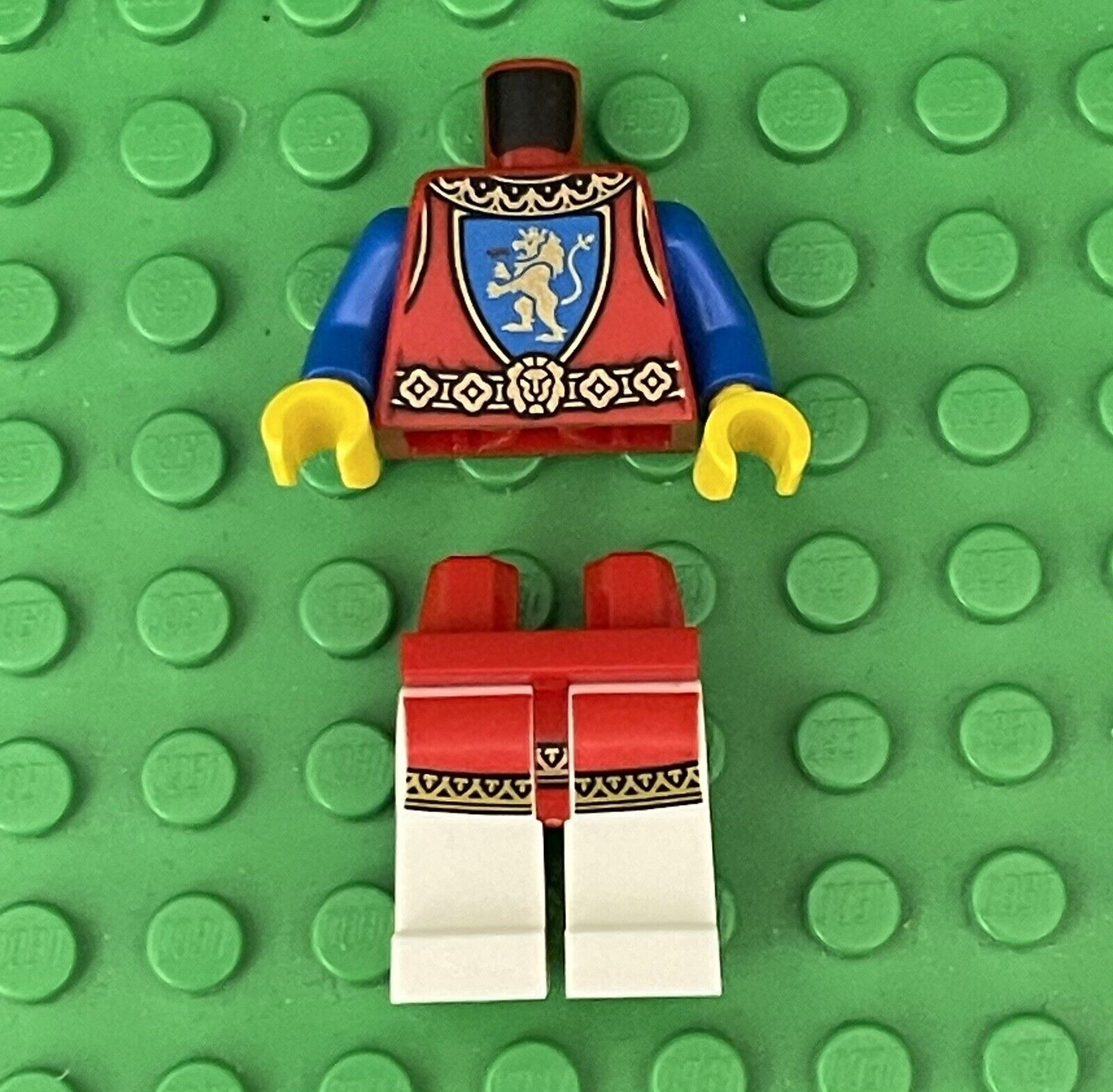 Lego Lady of the Brave mini figures torso and legs / From Lion knights’ Castle