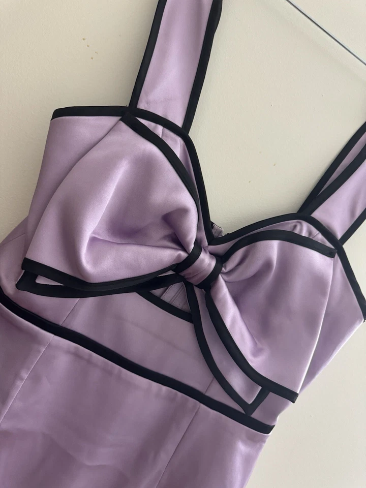 Mini vestido de satén lavanda con lazo talla XS-S Foto 2 de 3