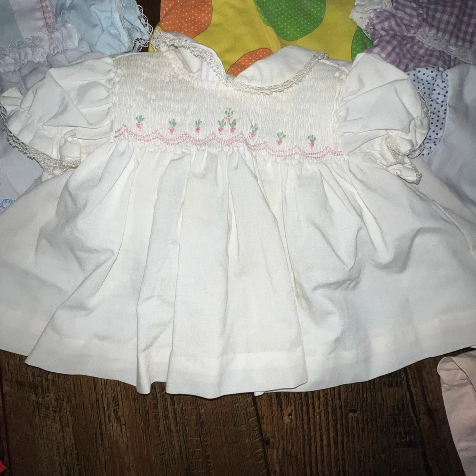 Лот винтажной детской одежды 1 1970-х и 1980-х годов детские платья, шляпы, подгузники чехлы - Изображение 4 из 4