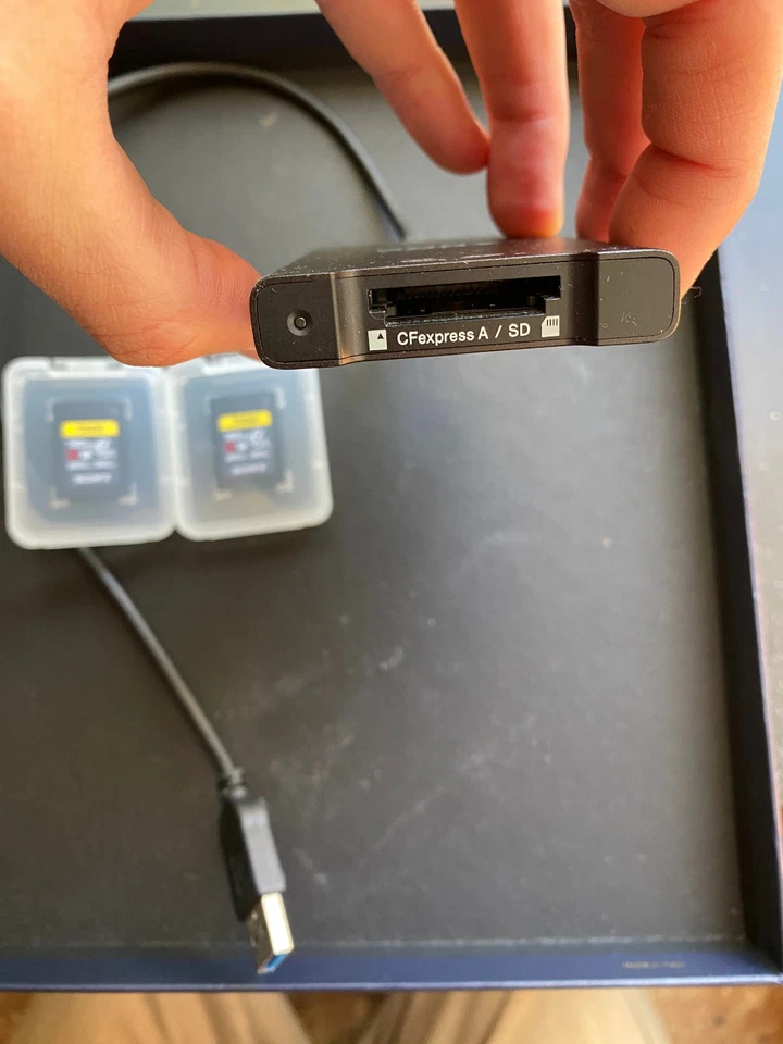 WIE NEU: Sony Kartenlesegerät + 2 x CFexpress (TYP A) 160 GB 800MBs/700MBs - Bild 3 von 4