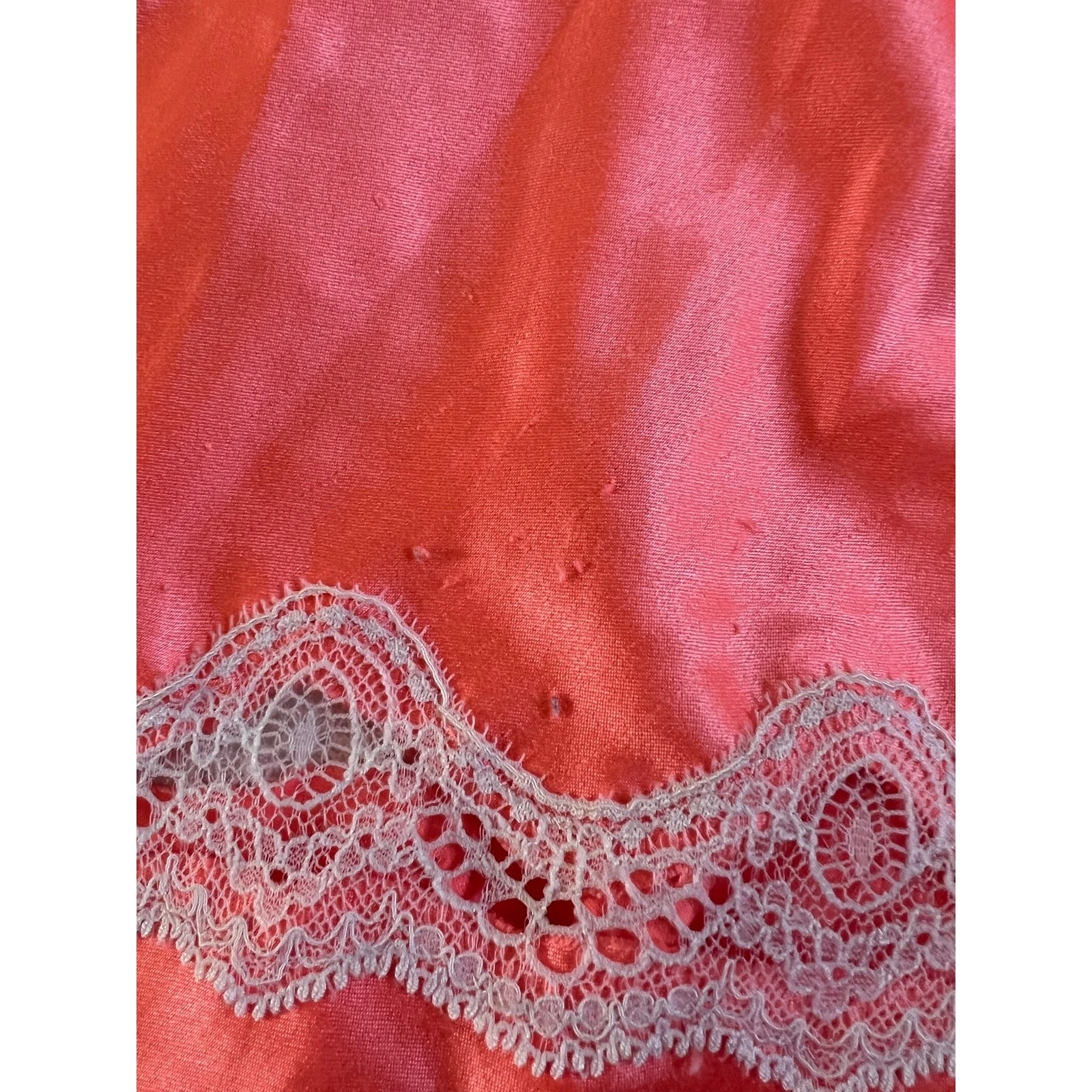 UNDERCOVER Abito Victoria's Secret rosa brillante slip con ritagli in pizzo bianco taglia M