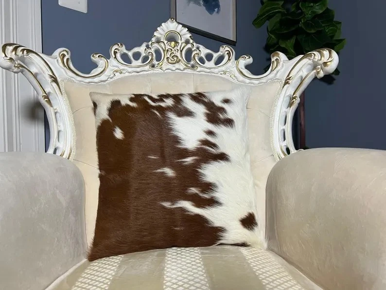 Funda de almohada de cuero de vaca - Cojín de cuero genuino para el pelo | Hecho a mano marrón y blanco Foto 2 de 4