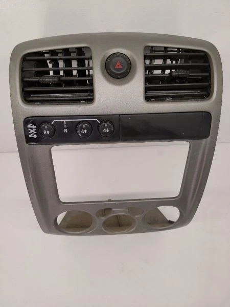 Chevrolet Colorado 2005 radio control de temperatura embellecedor bisel Foto 2 de 4