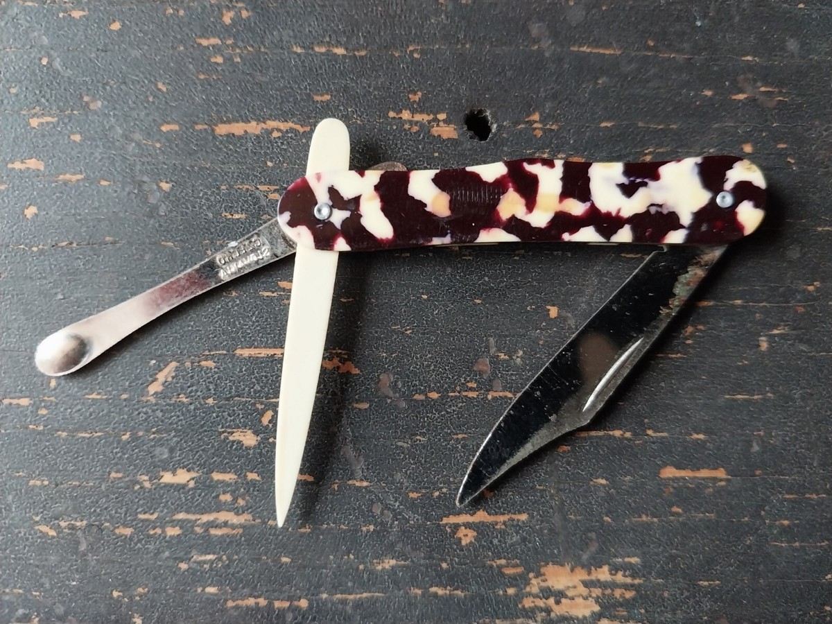 Vintage Cracker Jack Prize Pocket Knife, Czech Slovakia, maroon