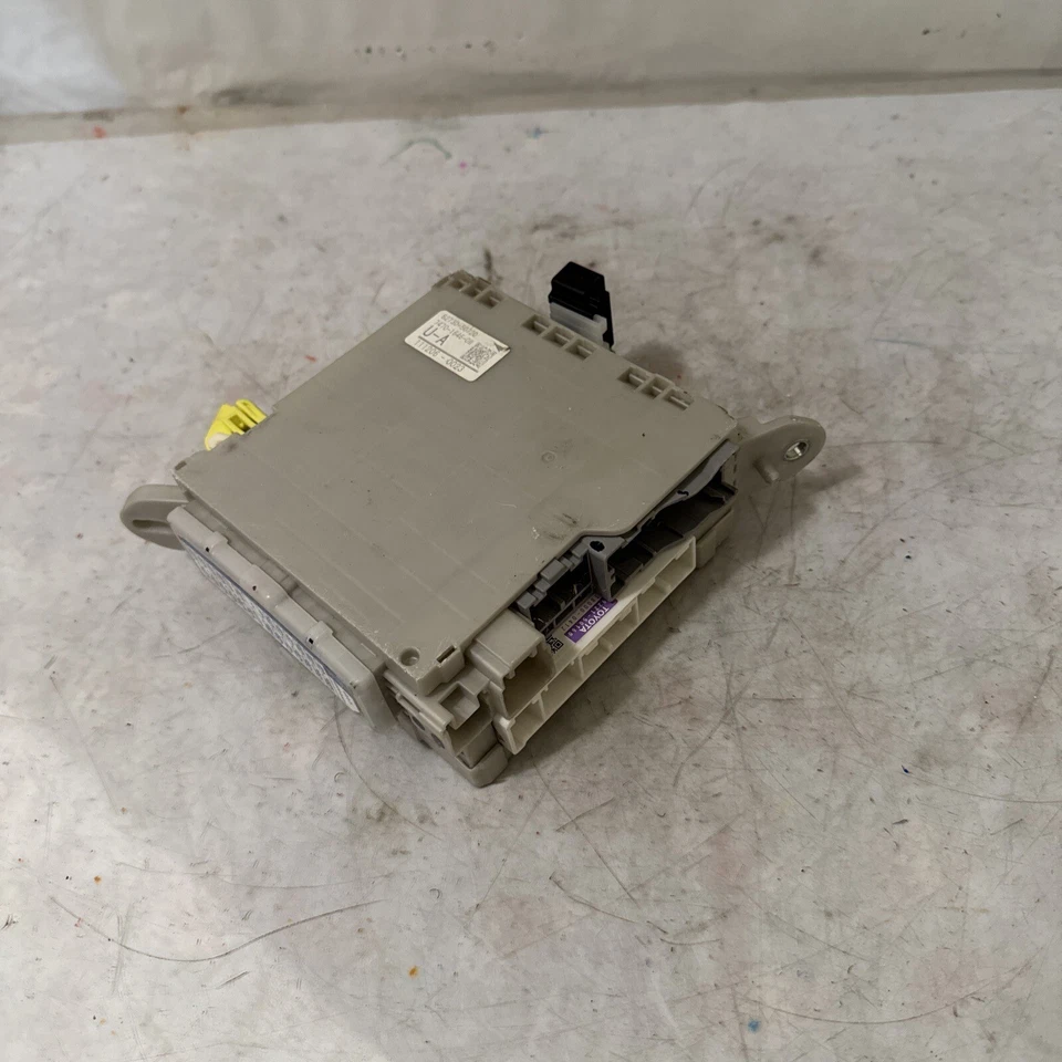 Lexus LS460 2012 tablero izquierdo lado del conductor fusibles caja bloque fabricante de equipos originales 8273050720 Foto 4 de 4