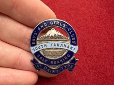 Original New Zealand 1943 BOYS' & GIRLS' CLUBS' CALF REARING Silver Badge