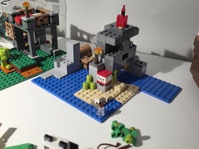 Lego Minecraft Lot - contains set #21158, 21164, 21165 and more - READ