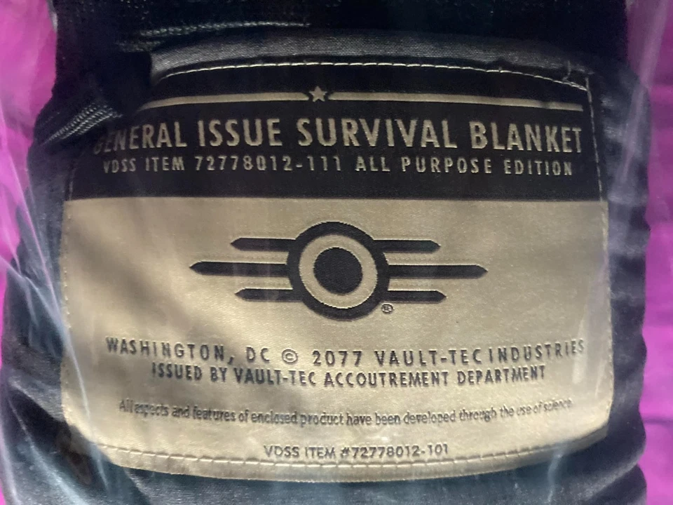 Fallout Vault-Tec General Issue Survival Blanket Outdoor Decke Neu&OVP - Bild 3 von 4