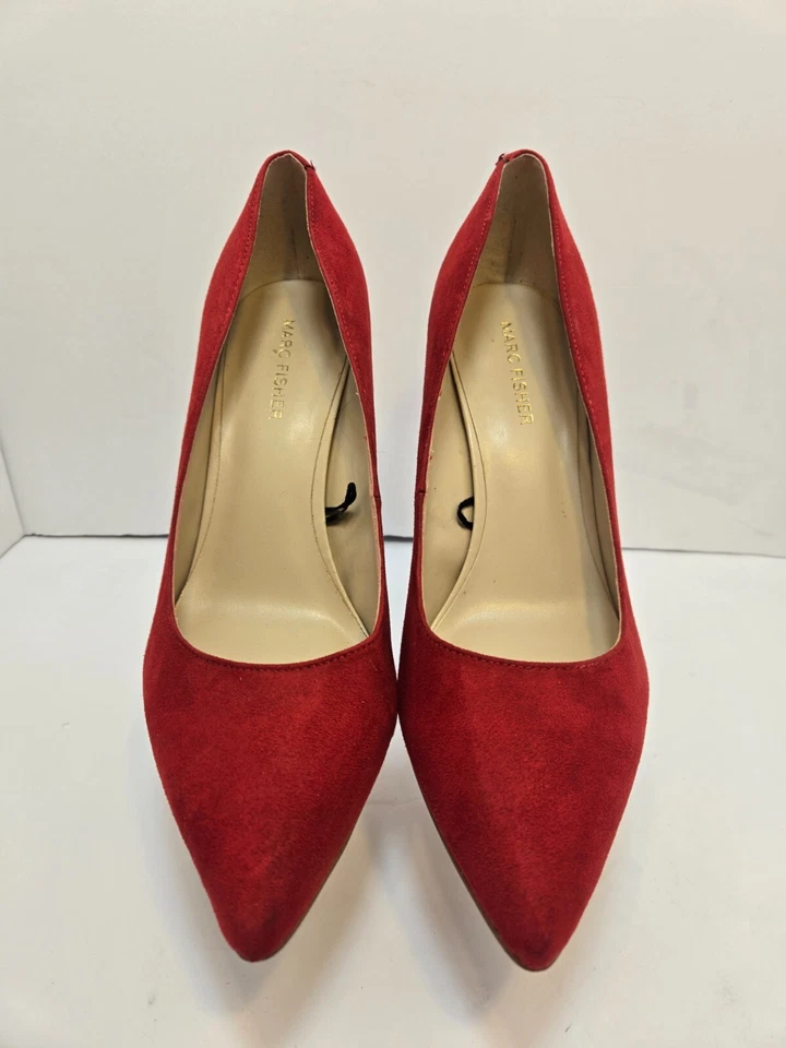 Zapatos de salón Marc Fisher Darren 2 para mujer imitación gamuza rojos punta EE. UU. 8,5 M Foto 2 de 4