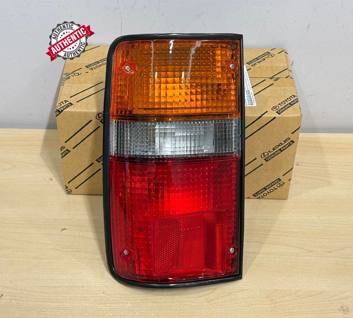 8156089163 Genuine Toyota Lamp ASSY Rear Combination LH 81560