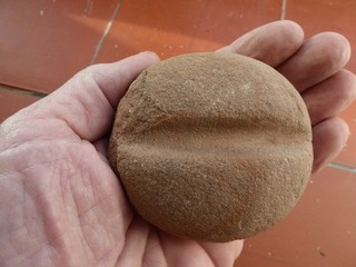 BIFACE NEOLITHIQUE 249 G 78 x 71 x 34 MM