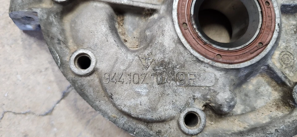 1986 Porsche 944 масляный насос 944.107.104.9R - Изображение 2 из 4