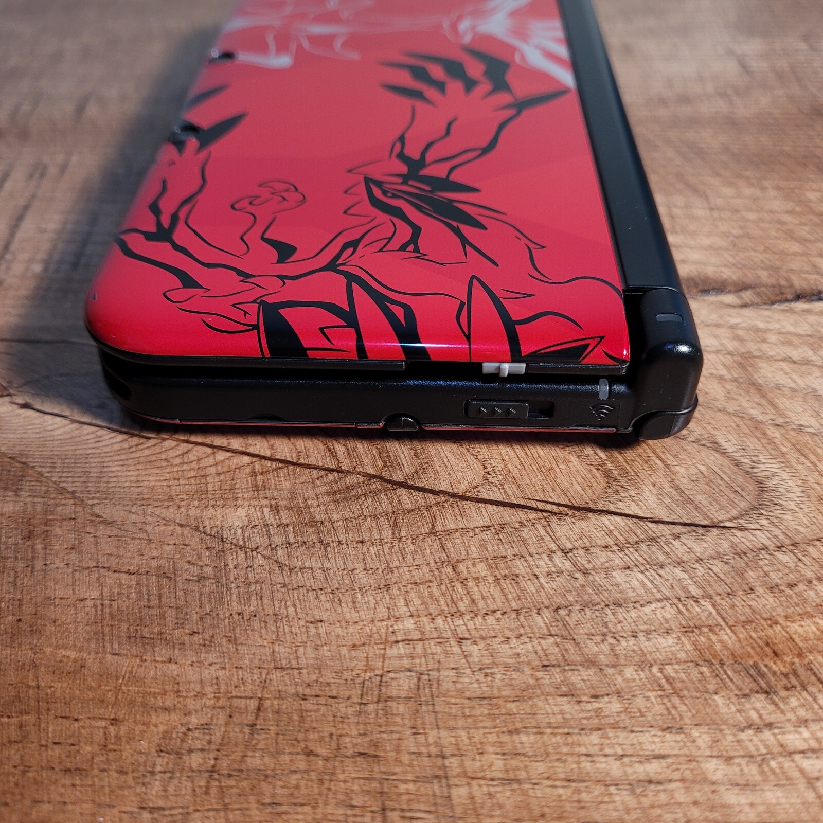 Nintendo 3DS XL Pokemon X &Y Limited Edition Red Console Charger & Case