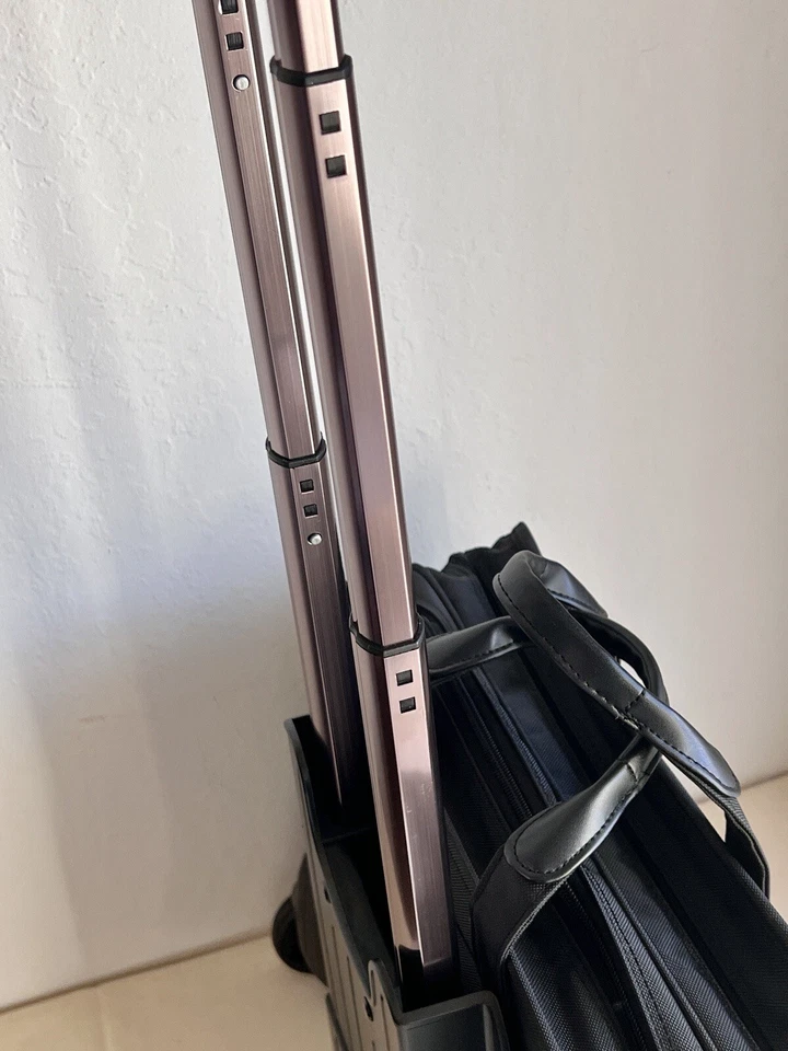 McKlein EE. UU. Clinton Nylon Desmontable Ruedas 17" Estuche para Laptop Foto 4 de 4