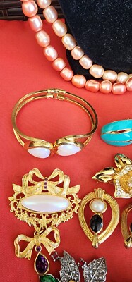 Lot Vintage Avon - 4 Paires De Boucles D'oreilles Clips + 1 Collier - Neuf Sans Boîte