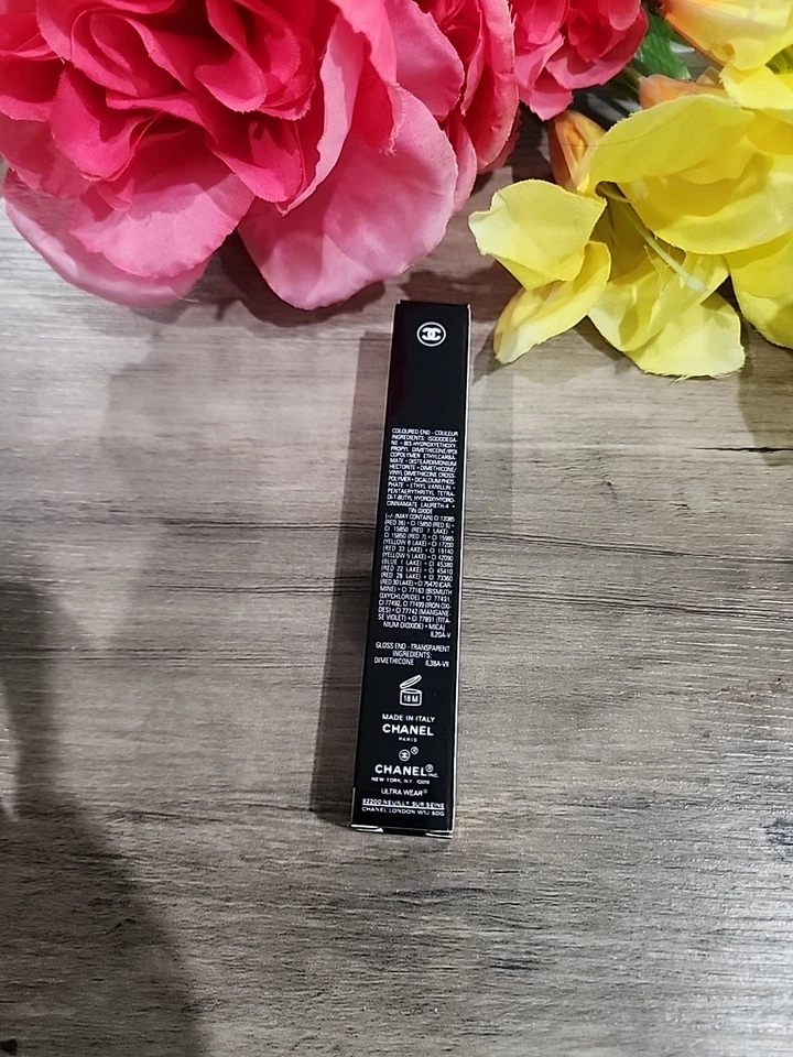 Color de labios líquido ultrawear Le Rouge Duo rojo fresa Chanel 54 nuevo en caja  Foto 3 de 4