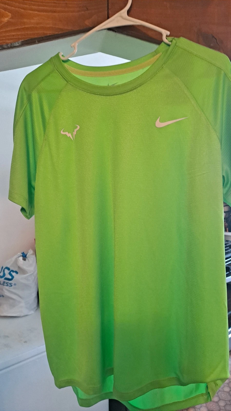 Nike Dri-FIT Shirt Men’s Size XL The Nike Tee Like Green Color Short Sleeve