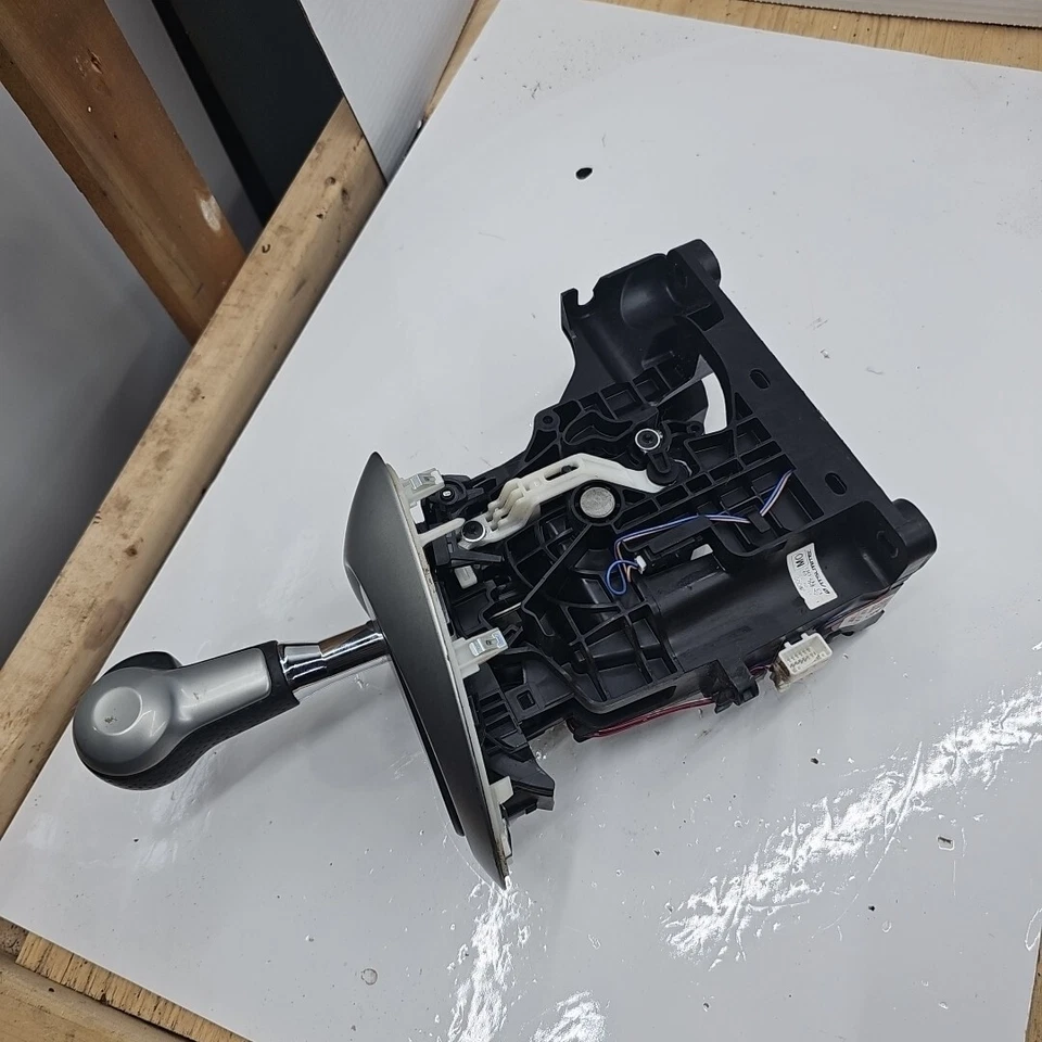 2008-2013 Nissan Rogue Automatic Transmission Gear Floor Shifter Lever OEM - Image 4 of 4
