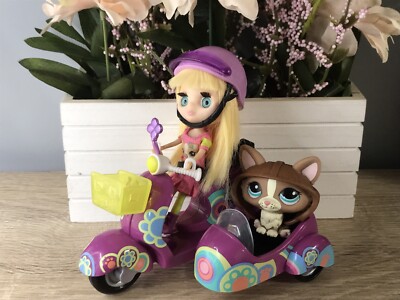 Blythe B15 + Petshop Corgi 1864 Scooter
