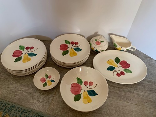 1950s Stetson Pottery Joni Fruit Cluster Dinner Plates (HAVE 17) - Picture 3 of 3