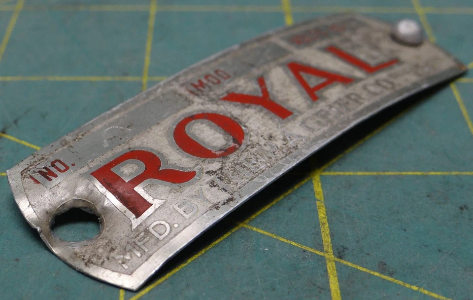 Vintage Royal Vacuum P.A. Placa de identificación modelo Geier 3-1/8" X 1" Foto 2 de 4