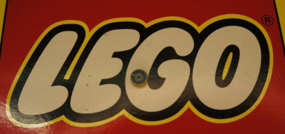 LEGO 98138pb045 Fliese, rund 1 x 1 mit dunkelblauer Kompassrose und rotem Nadelpat