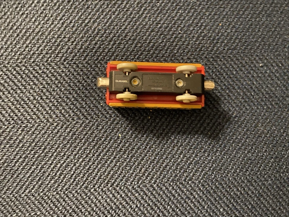 Motor de tren fundido a presión Clarabel Thomas & Friends de colección Foto 4 de 4