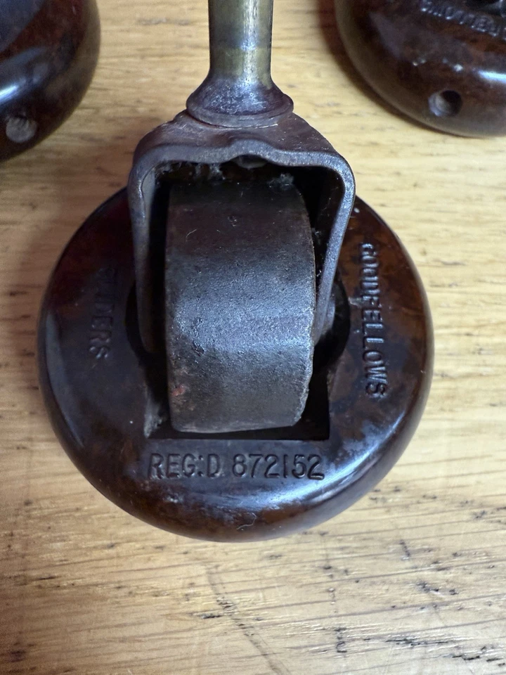 3 x Ruedas de metal de latón vintage con planeadores Goodfellows de baquelita adjuntos Foto 2 de 4