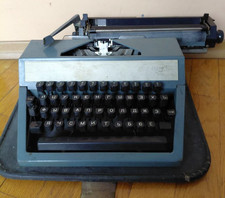 Soviet Typewriter Moscow model 8M Portable with Case. Vintage USSR thumbnail