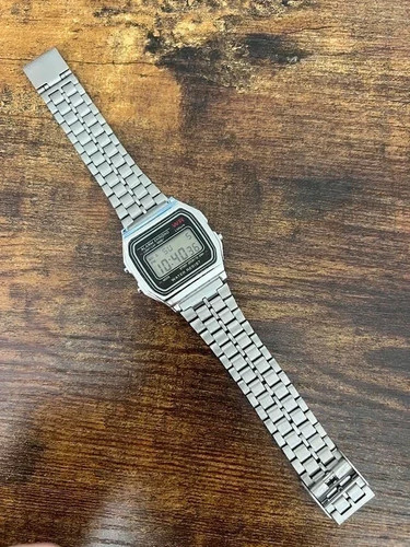 Metal Digital Watch – Retro Style – 33 mm Face Retro