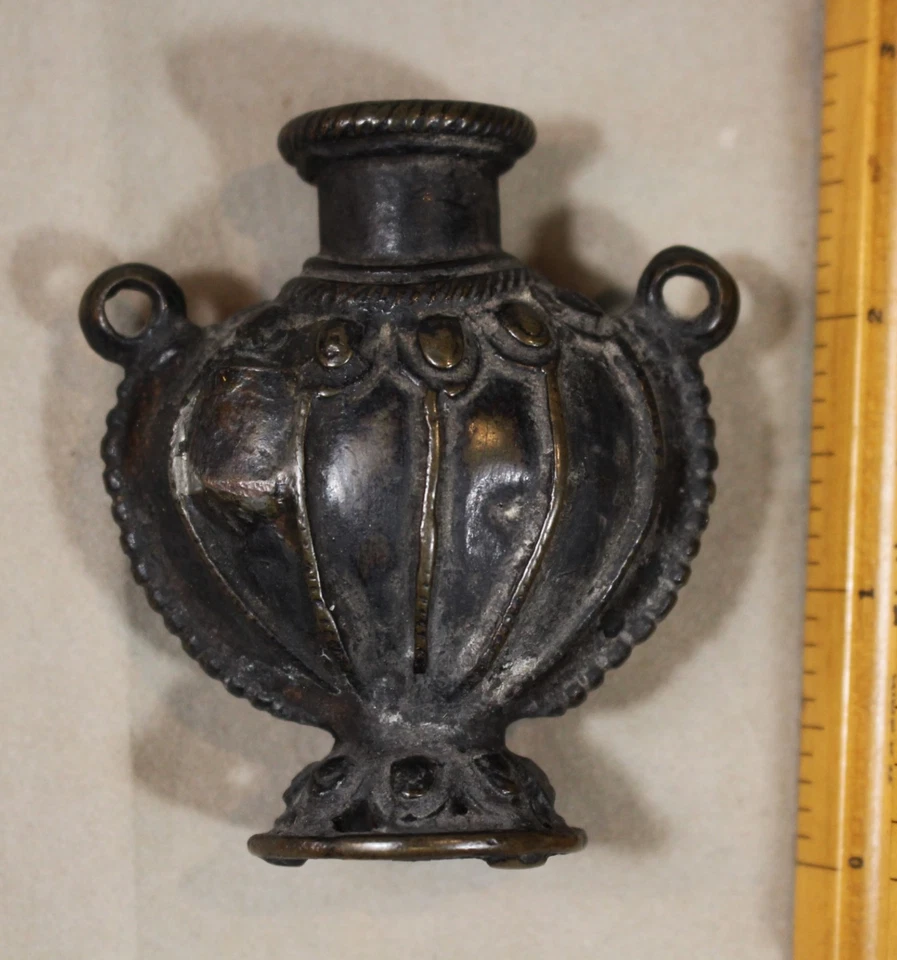 18th c. or Early 19th c. 2.75" Bronze Newar Napalese In Pot or Incense Burner - Image 3 of 4