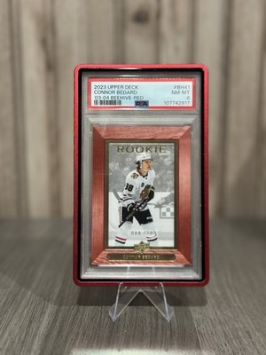 💥 Connor Bedard ROOKIE RED BEEHIVE /250 PSA 8💥 2023 Upper Deck - Red SSP