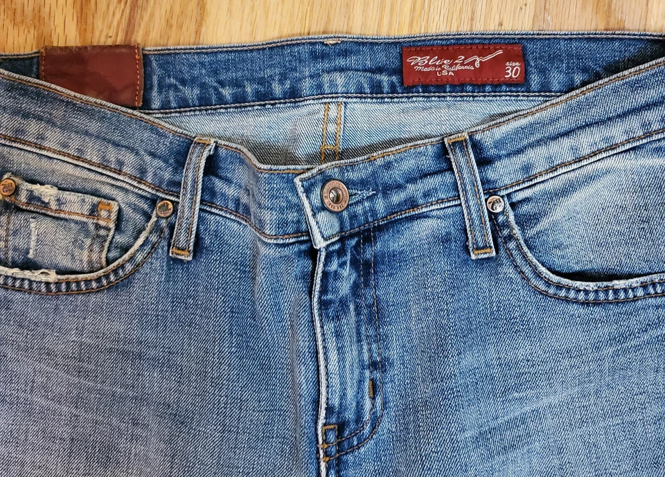 Jeans azules 2 hechos en California elásticos acampanados pierna talla 30 lavado oscuro EE. UU. Foto 3 de 4