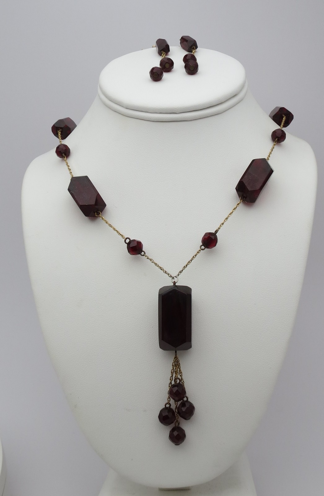 Vintage cherry bakelite rectangular bead  station… - image 2