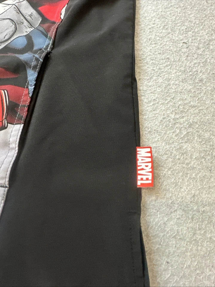 Blusa Médica Y2K Marvel Avengers AOP Unisex Talla XL Estampada Completa Negra Foto 4 de 4