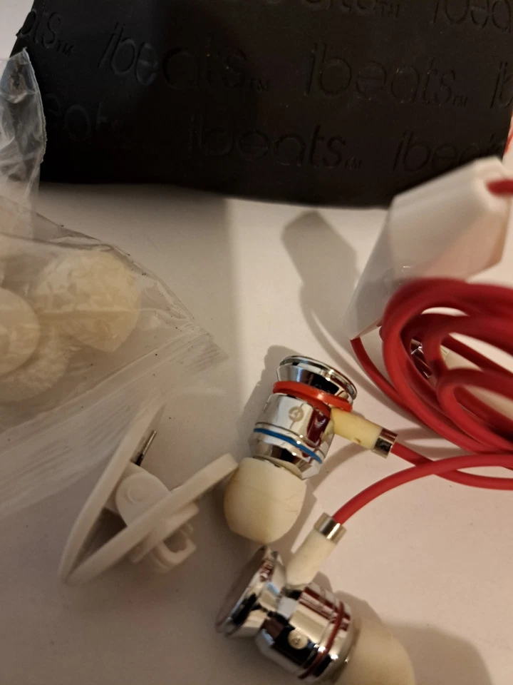 Genuine BEATS By Dr.Dre UrBeats Monster In-Ear Headphone - White, photo 2 sur 5
