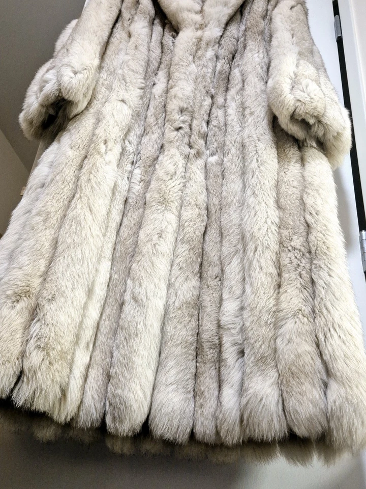 Real ARTIC FOX Saga Fox FUR COAT FULL-LENGTH - Image 3 of 4