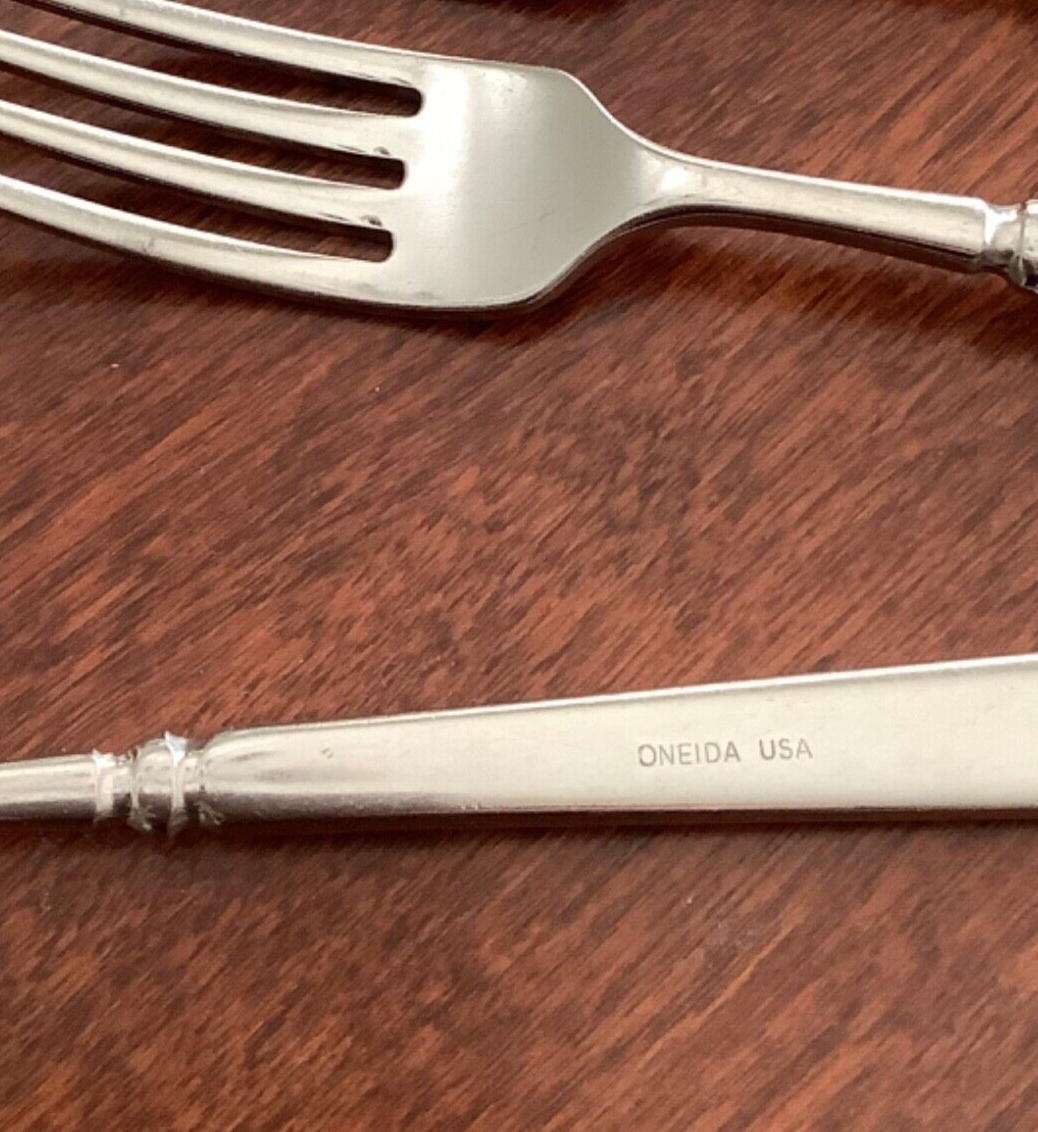 2 Oneida Heirloom EASTON Stainless DINNER FORKS 8" USA eBay