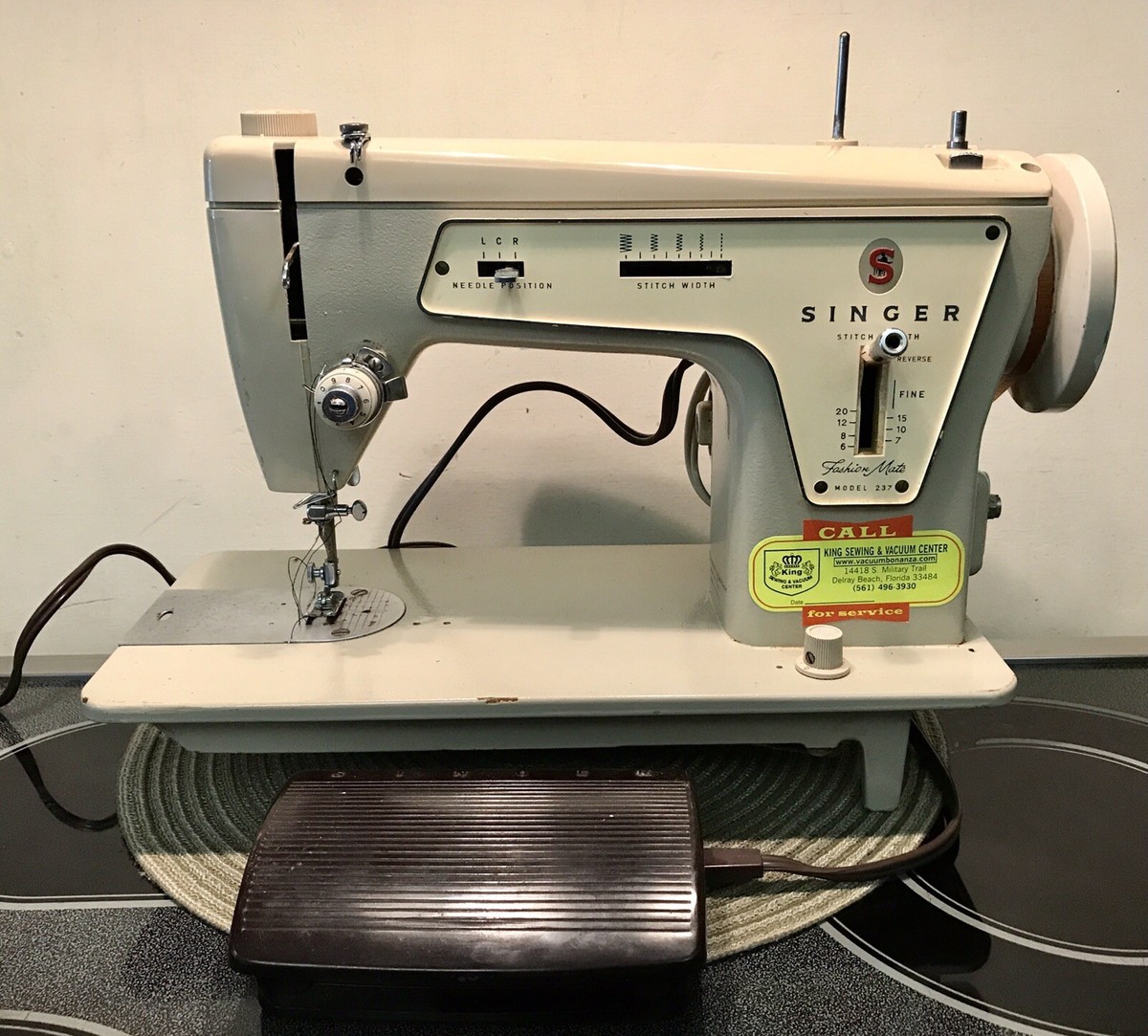 Vintage Mid-Century Singer Model 237 BZB- 60-8 Sewing Machine