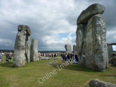 Photo 6x4 Summer solstice celebration Larkhill/SU1244 A Druidic celebrat c2011