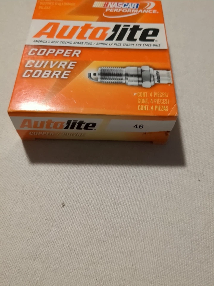 Paquete de 4 - Bujías de repuesto automotrices Autolite 46 con resistencia de cobre Foto 2 de 3