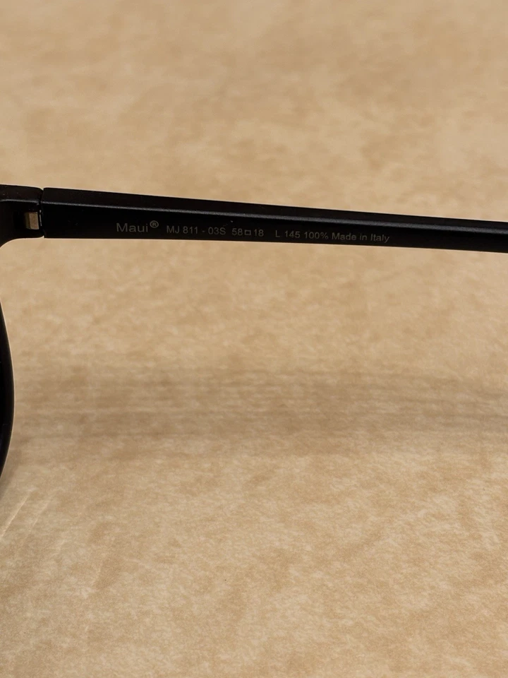 Очки солнцезащитные поляризованные MAUI JIM MJ 811-03S черная/синяя полоса зубы драконов - Изображение 4 из 4