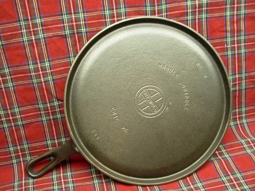 VINTAGE GRISWOLD MODEL 608 # 8 CAST IRON " HANDLE GRIDDLE " SITS FLAT