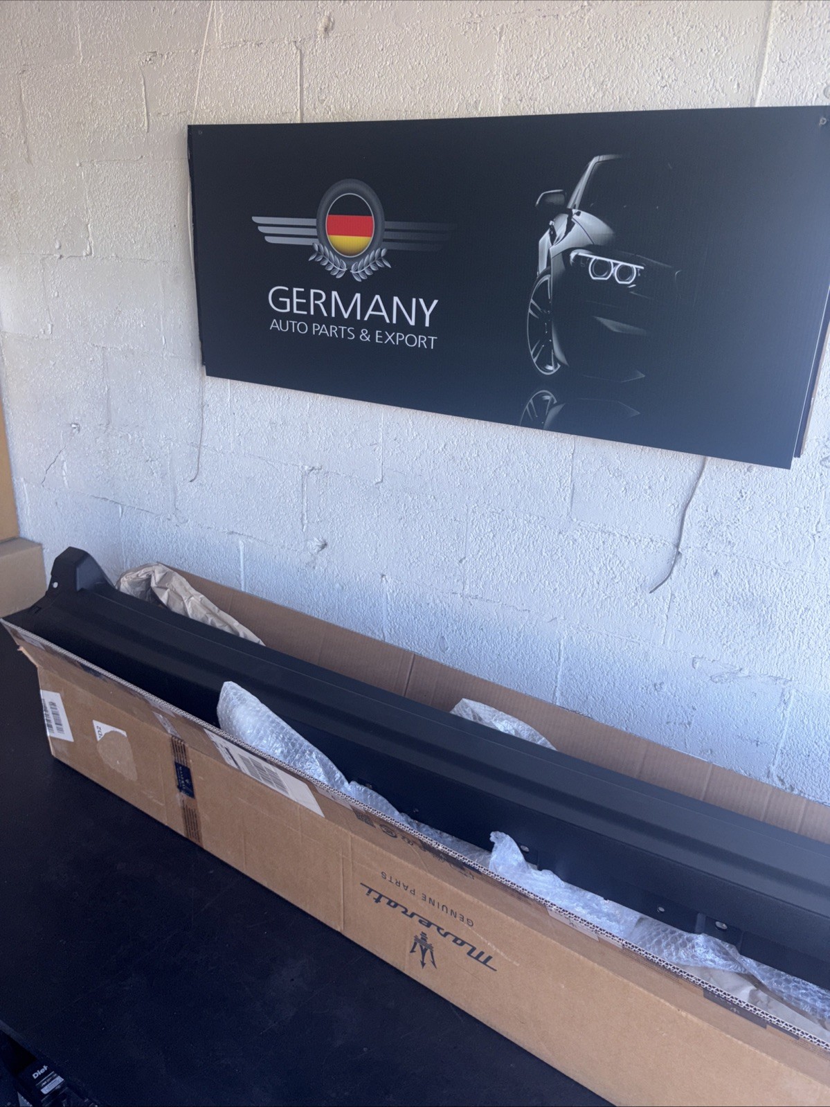 Maserati Levante 2017-20 RH Passenger Side Skirt Trim Moulding 670065826 #3240-N