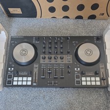 Native Instruments Traktor Kontrol S3 4-Deck DJ Controller