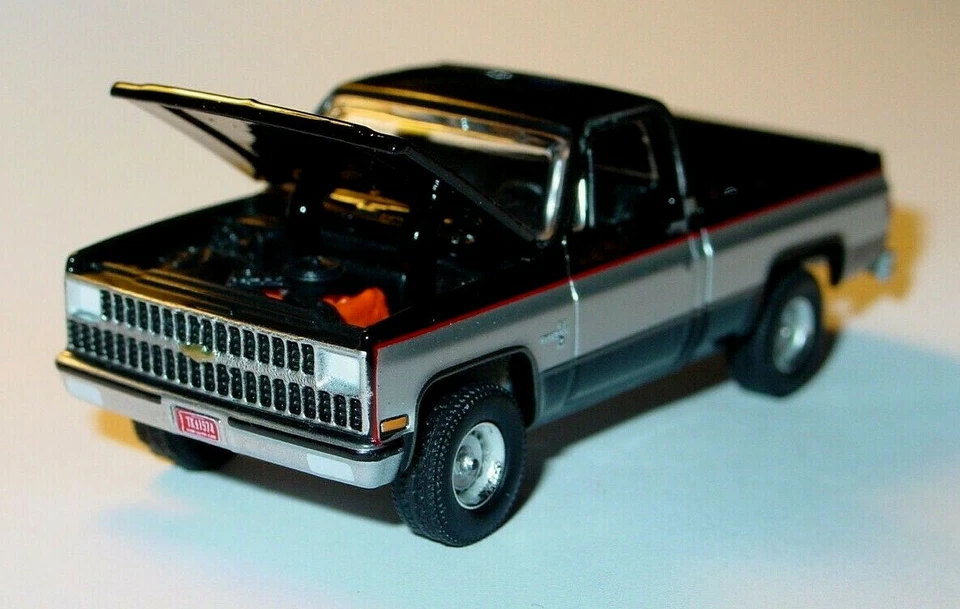 1981 CHEVY CHEVROLET SQUAREBODY MUSCLE PICKUP TRUCK -Black/Silver, 1/64 - Image 2 of 4