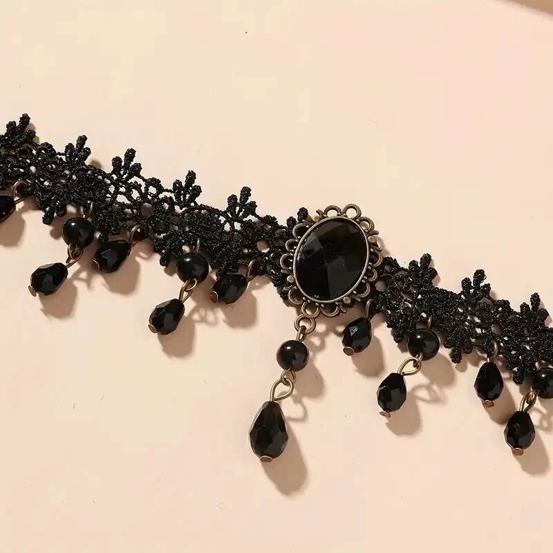 Collar de borla de encaje negro gótico vintage - accesorio perfecto para todas las estaciones Foto 2 de 4
